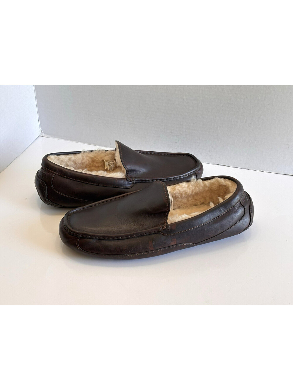 UGG Ascot Moccasins Men’s Size 10 Brown Leather Sheepskin Lined Comfort Slippers